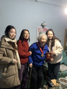 ​“熊猫小姐”金勖琪去世 30多年前她拍下营救大熊猫的珍贵影像