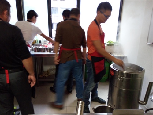 学煮面开面馆要学多久：学擀面多久可以开面馆