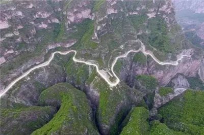 ​冒险家的天堂，山西长治虹梯关挂壁公路，让你感受什么叫人间奇迹
