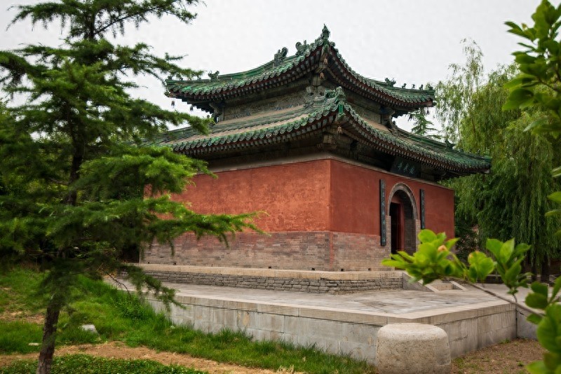 隆兴寺，国内规模较大保存完整的佛教寺院，中国十大名寺之一