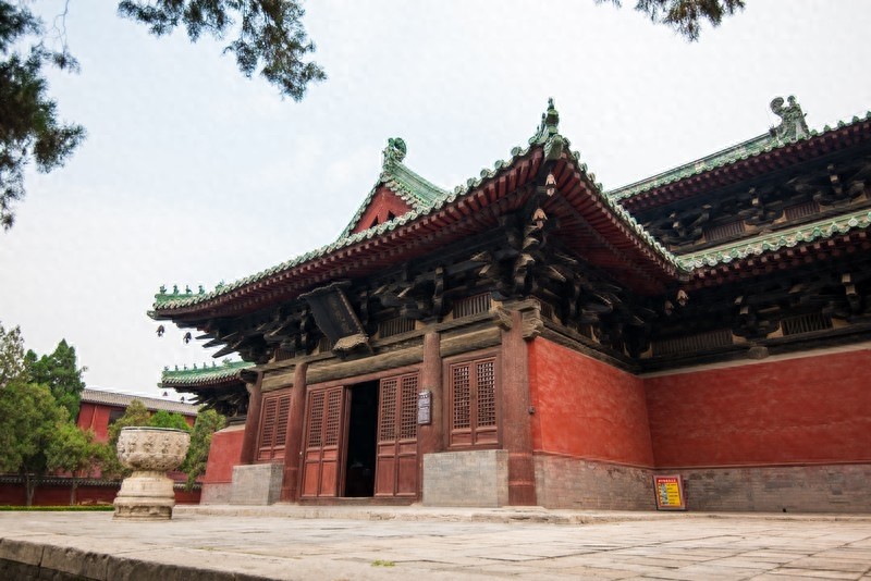 隆兴寺，国内规模较大保存完整的佛教寺院，中国十大名寺之一