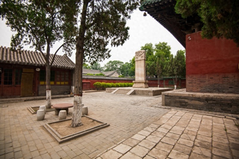 隆兴寺，国内规模较大保存完整的佛教寺院，中国十大名寺之一