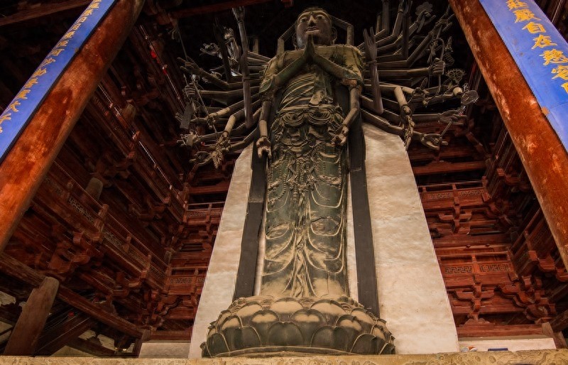 隆兴寺，国内规模较大保存完整的佛教寺院，中国十大名寺之一