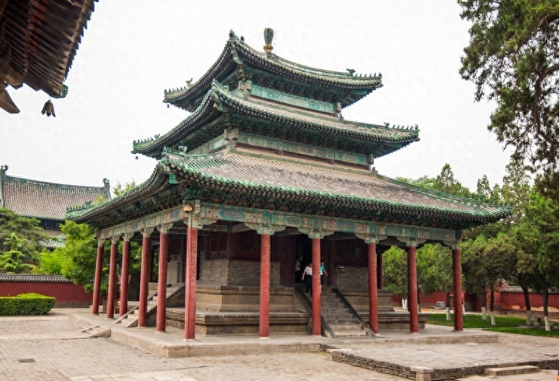 隆兴寺，国内规模较大保存完整的佛教寺院，中国十大名寺之一