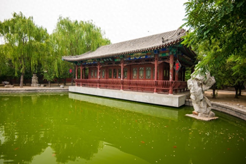 隆兴寺，国内规模较大保存完整的佛教寺院，中国十大名寺之一