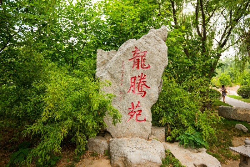隆兴寺，国内规模较大保存完整的佛教寺院，中国十大名寺之一