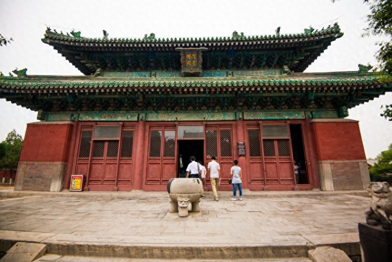 隆兴寺，国内规模较大保存完整的佛教寺院，中国十大名寺之一