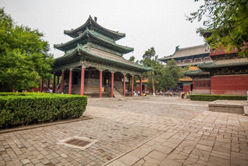 隆兴寺，国内规模较大保存完整的佛教寺院，中国十大名寺之一