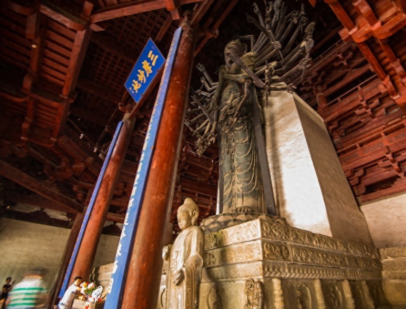 隆兴寺，国内规模较大保存完整的佛教寺院，中国十大名寺之一