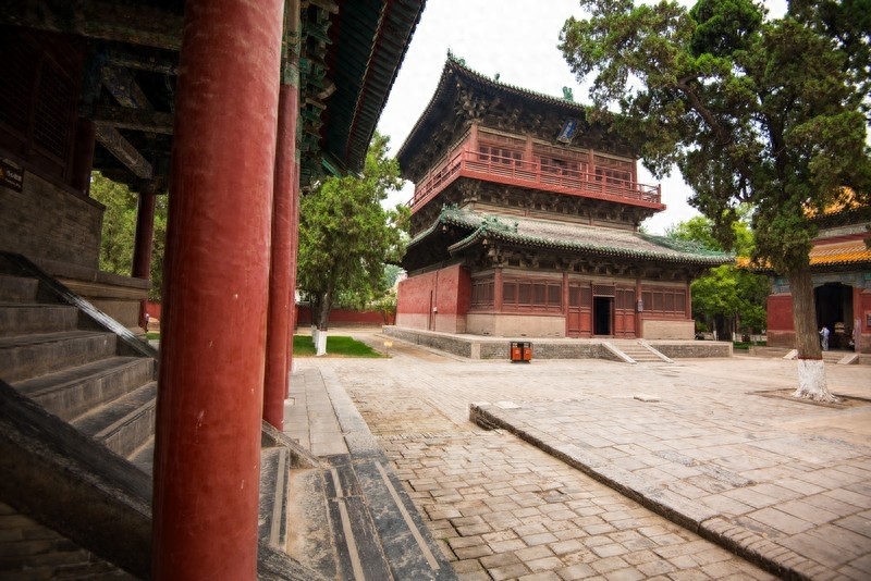 隆兴寺，国内规模较大保存完整的佛教寺院，中国十大名寺之一