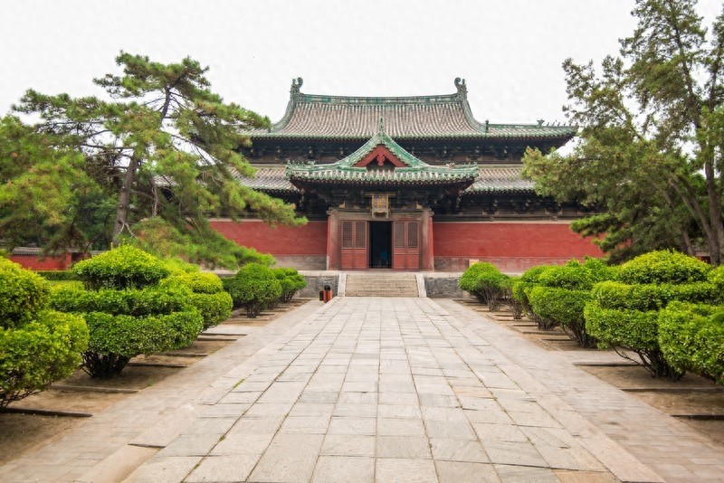 隆兴寺，国内规模较大保存完整的佛教寺院，中国十大名寺之一