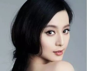 ​赵丽颖的葡萄眼，杨幂的狐狸眼，都输给了这双1200度的近视眼