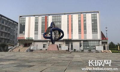 ​唐山英才国际学校：教书为本 军事化办学