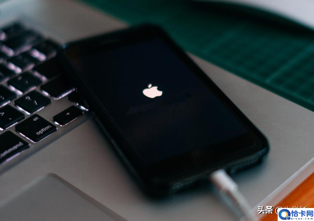 苹果手机突然死机一直闪苹果标志怎么办(iPhone开机一直白苹果闪烁解决方法)