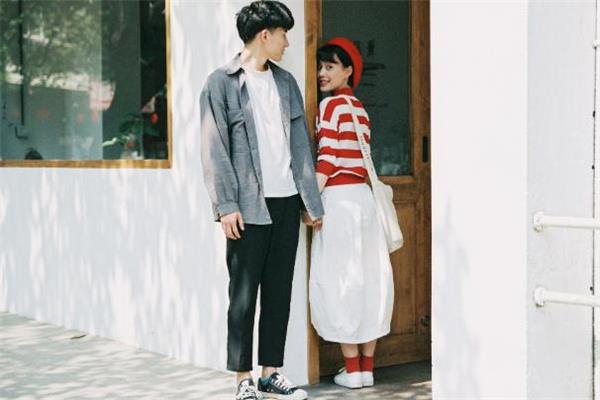 约会时女生不让牵手说明什么 约会怎么找机会和女孩牵手 约会时女生不让牵手说明什么 约会怎么找机会和女孩牵手