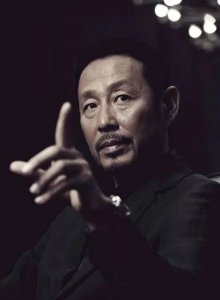 ​塑料演员底线有多低？拍戏靠抠图，古装戏骑人马，每层楼1把椅子