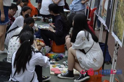 ​巴中六中：“第十四届校园文化艺术节”成功举办