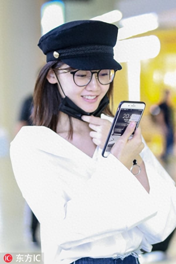 不愧是冯小刚选的女演员！苗苗素颜清秀可人，笑容像极了徐帆