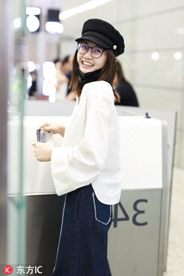 不愧是冯小刚选的女演员！苗苗素颜清秀可人，笑容像极了徐帆