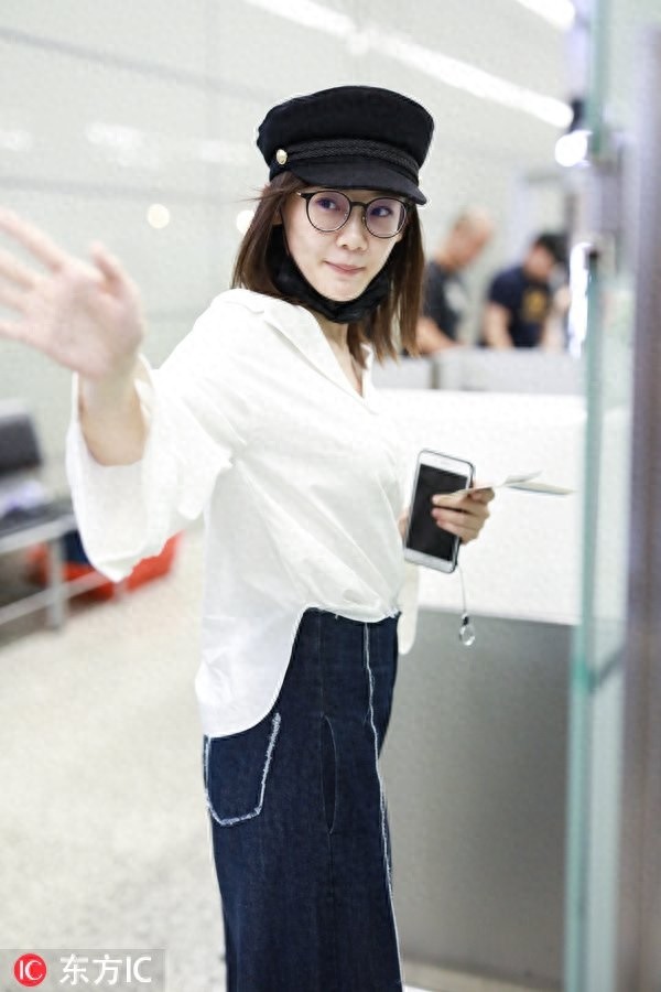 不愧是冯小刚选的女演员！苗苗素颜清秀可人，笑容像极了徐帆