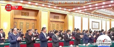 ​马云也去开会了，不过他的座位有点意思，都快到最边上了！