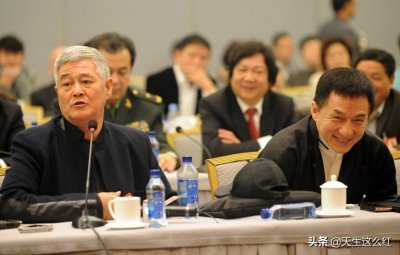 ​赵本山：巅峰时黄圣依向他下跪，退出江湖后徒子徒孙仍不消停