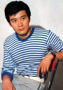 “硬汉”周里京：曾红过唐国强，妻子38岁家中被害后，一蹶不振