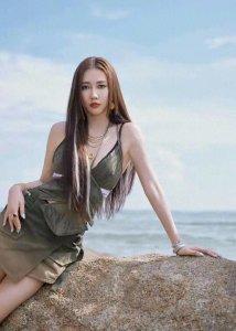 ​张弦子海边写真大片：青春的律动与自然的交融
