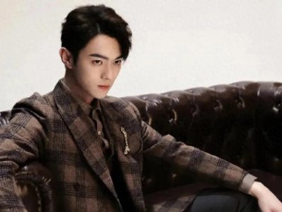 ​＂许凯公开认证周历杰真实身高：179cm，网友热议真相＂