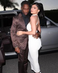 ​Kylie Jenner凯莉·詹娜二胎生子，情史彪悍粉丝超3亿