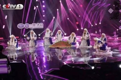 ​出彩中国人丨蔡国庆与65岁奶奶尬舞 撒贝宁力挺老乡