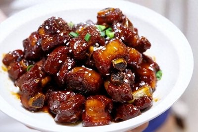 ​糖醋排骨的传统做法,地道的老式酸甜口味,软烂脱骨，好吃不油腻！