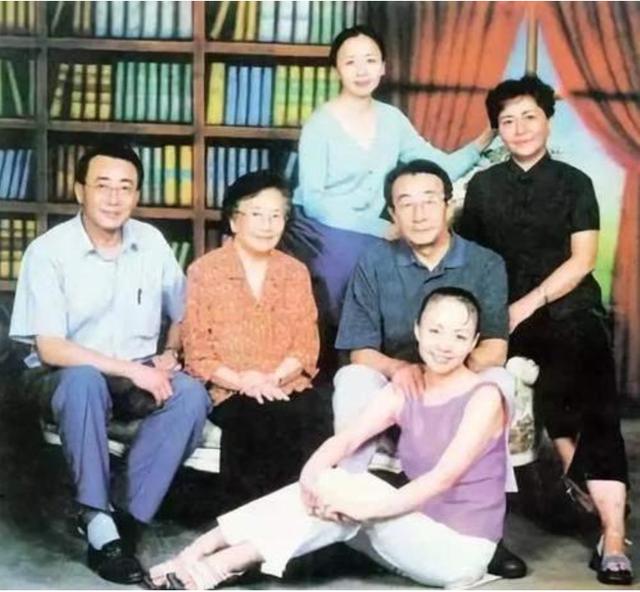 英达与梁欢关系如何（其貌不扬的梁欢）(8)