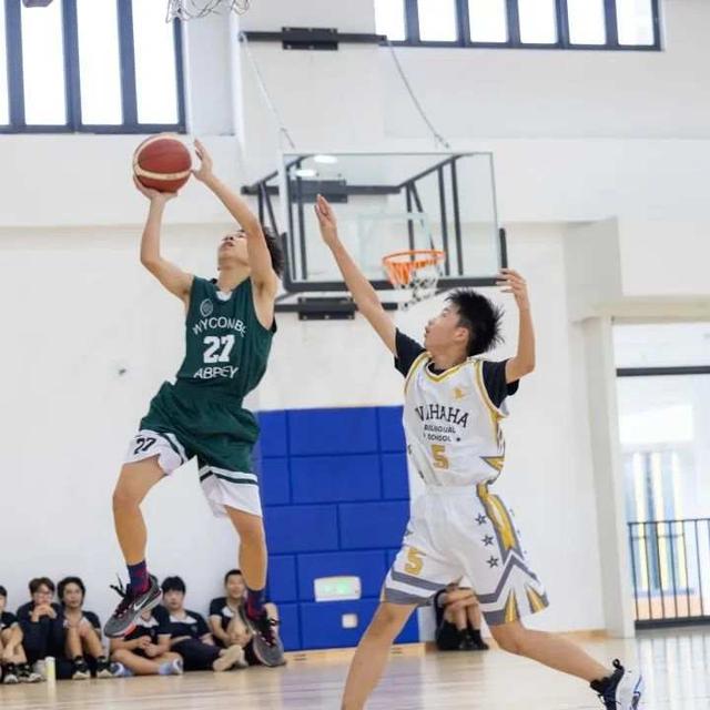 学费最高的贵族学校（走读生纷纷转住校）(28)