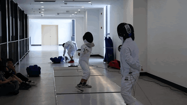 学费最高的贵族学校（走读生纷纷转住校）(23)