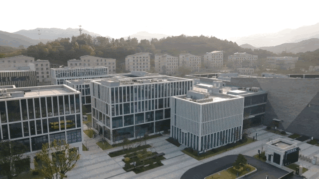 学费最高的贵族学校（走读生纷纷转住校）(2)