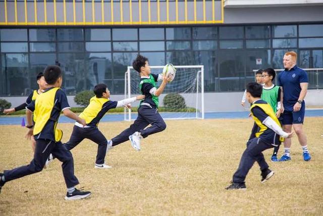 学费最高的贵族学校（走读生纷纷转住校）(29)