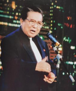 悲痛48小时内五位名人去世（7位名人一个月内相继去世）