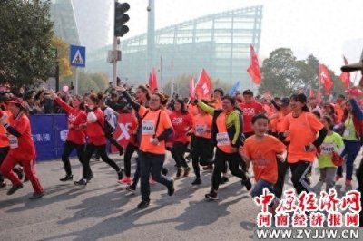 ​郑开国际马拉松开跑 万人相约在春天里