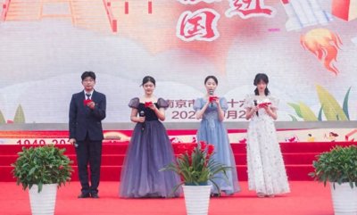 ​我和祖国共奋进！鼓楼区这所中学配乐诗朗诵燃浓浓爱国情！