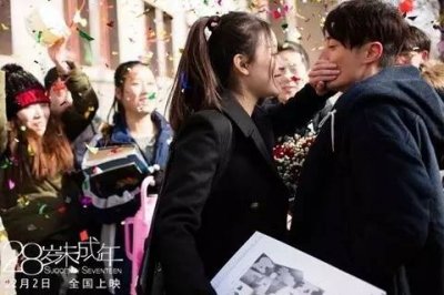 ​名家｜《28岁未成年》：凉夏缤纷色彩的双重生活