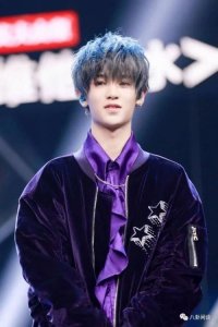 ​黄明昊壁纸来袭，十分好看又有魅力的帅照，快来收藏啊