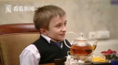 ​暖！普京为脆骨病男孩圆梦 亲自开车送上直升机