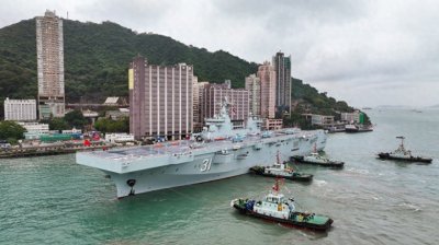​海军舰艇编队抵达香港