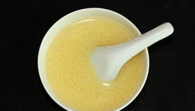 小米粥怎么熬粘稠又香，小米粥怎么熬，可以用砂锅来熬吗，大概要熬多久？图4