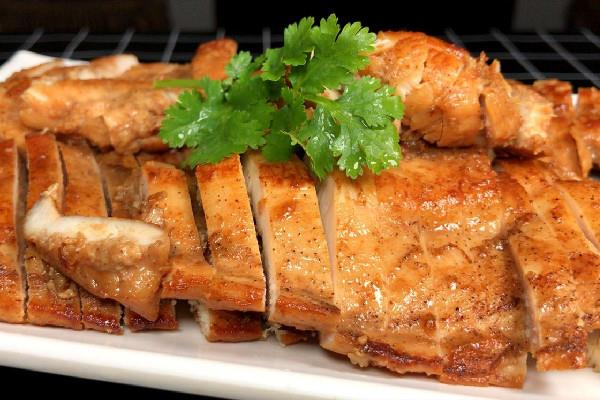 三黄鸡炖多久才能炖熟 三黄鸡炖蘑菇的做法 三黄鸡炖多久才能炖熟 三黄鸡炖蘑菇的做法