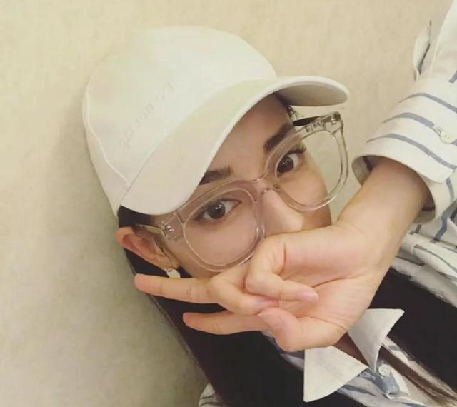 近视眼的明星后来都怎么样了 近视眼的明星有哪些(6)