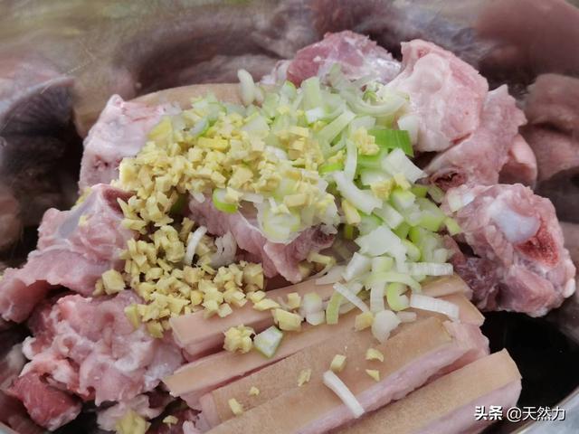 米粉蒸肉这样做鲜香美味入口即化（粉蒸肉简单好吃的家常做法）(9)