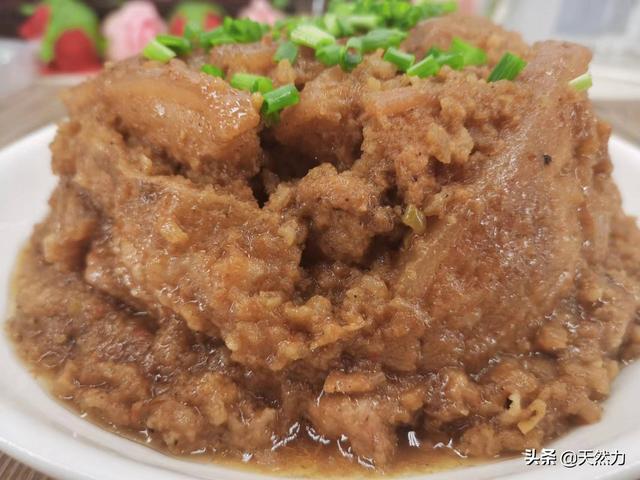 米粉蒸肉这样做鲜香美味入口即化（粉蒸肉简单好吃的家常做法）(1)