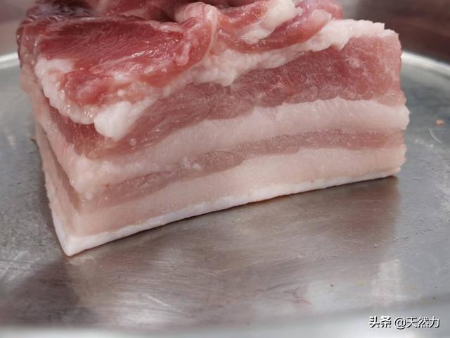 米粉蒸肉这样做鲜香美味入口即化（粉蒸肉简单好吃的家常做法）(4)